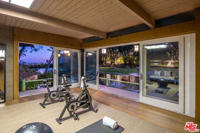1177 Loma Linda Drive, Beverly Hills CA: https://media.crmls.org/mediaz/bab2cd88-b93d-4445-9fdb-8b1bffa8df50.jpg
