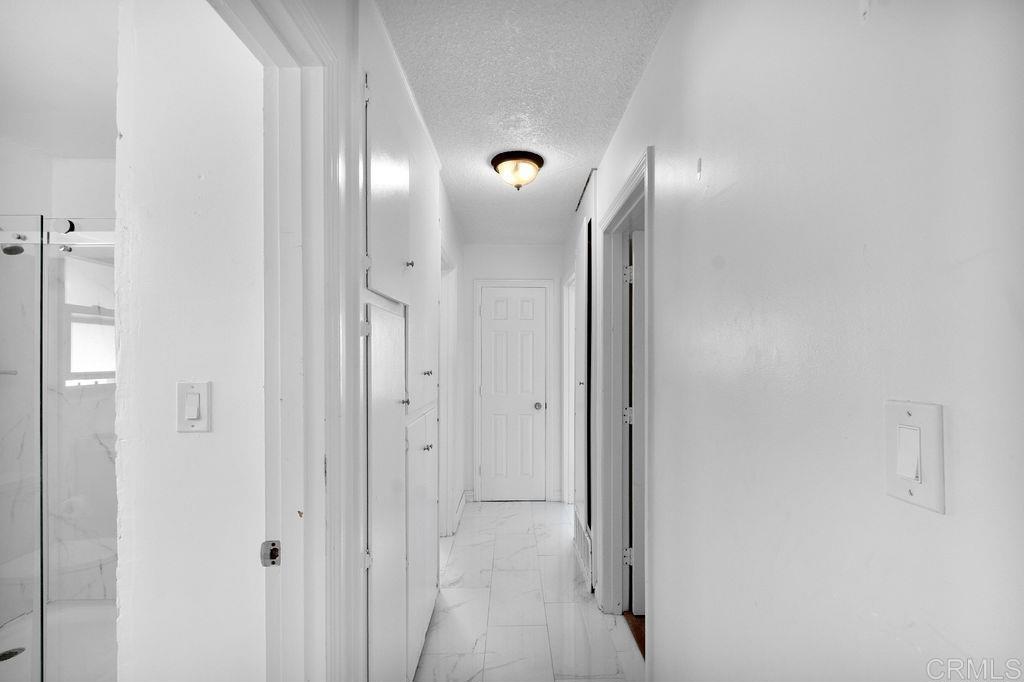 https://media.crmls.org/mediaz/bab34c6d-c7ad-4cd9-ab26-8523a96f4324.jpg?preset=X-Large