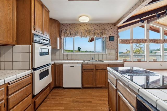 5677 Cloverdale Road, Pescadero CA: https://media.crmls.org/mediaz/bab3506b-4c00-4be2-9de8-d24304825f17.jpg
