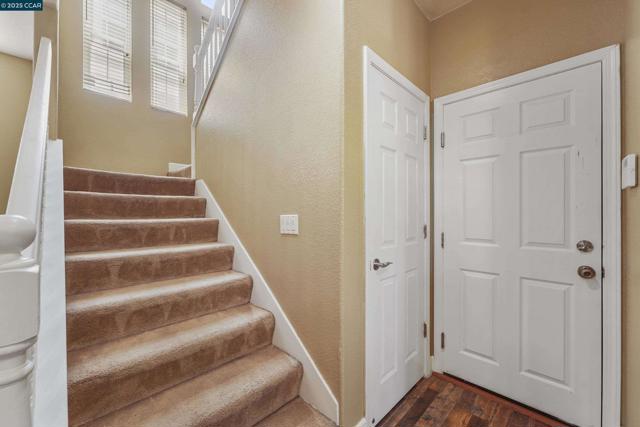 513 Lexington Dr, Vallejo CA: https://media.crmls.org/mediaz/bab35cf7-8515-4fd1-b232-9d5d0aa7b6d7.jpg