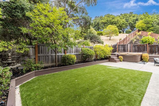 19052 Mount Lassen Drive, Castro Valley CA: https://media.crmls.org/mediaz/bab3d767-8c08-4b2f-a15f-4a6b55600048.jpg
