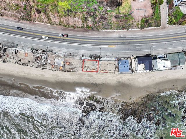 20802 Pacific Coast Highway, Malibu CA: https://media.crmls.org/mediaz/bab3dd82-59f7-4339-8335-3e959769be4a.jpg