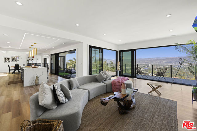 7308 Pacific View Drive, Los Angeles CA: https://media.crmls.org/mediaz/bab3f739-33f3-4d3f-a0fd-b54aadcb7f03.jpg