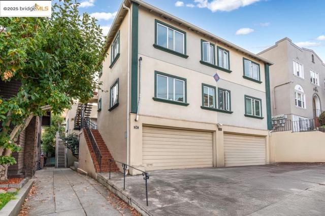 539 Mandana, Oakland CA: https://media.crmls.org/mediaz/bab409f6-4ac4-4e44-88c6-48b2c81d9f2b.jpg