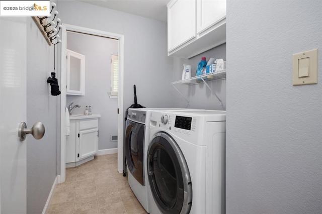 1431 Huston Rd, Walnut Creek CA: https://media.crmls.org/mediaz/bab40f02-b3ec-4031-be03-3c72e6ec93a8.jpg