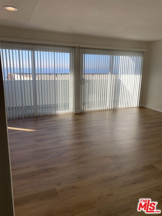 18002 Coastline Drive, Malibu CA: https://media.crmls.org/mediaz/bab4169c-1298-4138-ac63-101b7b6528c4.jpg