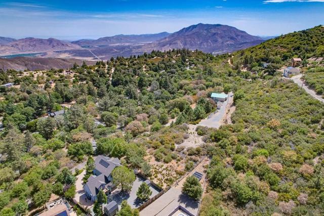 753 Ridgewood Dr, Julian CA: https://media.crmls.org/mediaz/bab4298a-893d-4349-8c13-0a5121260c54.jpg