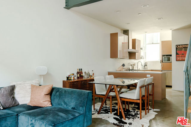 1220 N Orange Grove Avenue, West Hollywood CA: https://media.crmls.org/mediaz/bab43894-febd-4631-90cc-1f33b7bd87d0.jpg