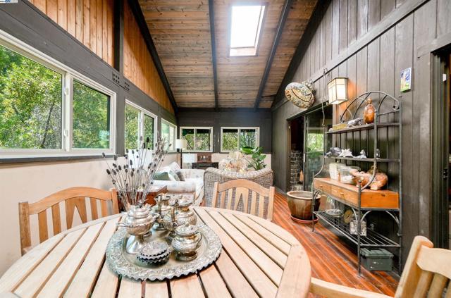 21 Red Rock Way, San Rafael CA: https://media.crmls.org/mediaz/bab46166-1556-4ec5-ac47-af3850ad5566.jpg