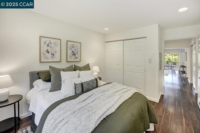 3136 Tice Creek Dr, Walnut Creek CA: https://media.crmls.org/mediaz/bab4986d-d9b4-4014-9e18-7308a595b0ee.jpg