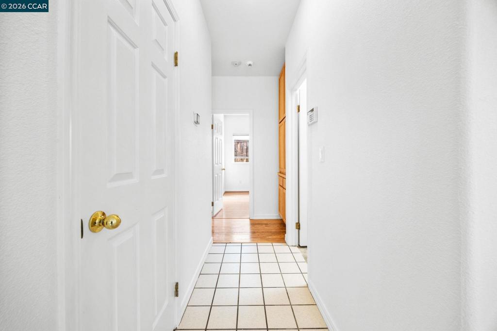 https://media.crmls.org/mediaz/bab5483c-e49e-48d0-a70e-e9d0a9d17881.jpg?preset=X-Large