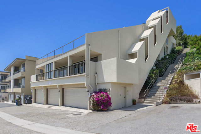 18057 Coastline Drive, Malibu, California 90265, 3 Bedrooms Bedrooms, ,1 BathroomBathrooms,Condominium,For Sale,Coastline,24408287