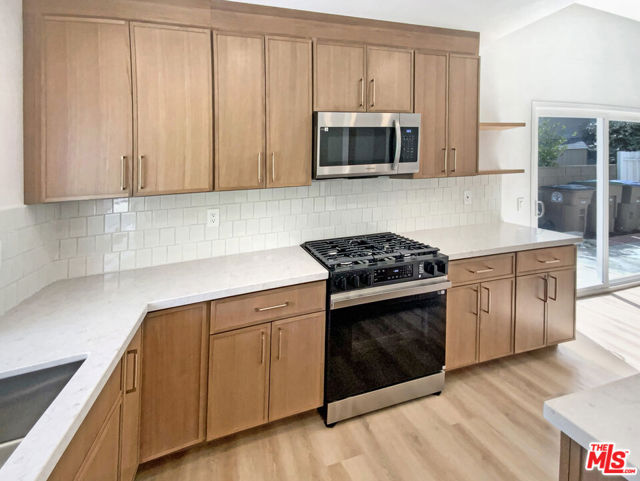 2230 La Crosse Circle, Claremont CA: https://media.crmls.org/mediaz/bab57b2a-cc89-4cbb-8ad1-f2399d1b5032.jpg