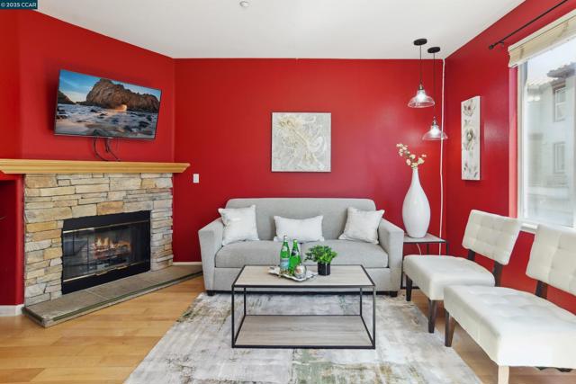 2073 Watermill Rd, San Ramon CA: https://media.crmls.org/mediaz/bab58641-ab2c-4b00-a330-b720c99a40ab.jpg