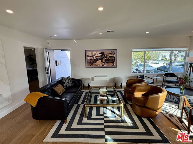 3625 Somerset Drive, Los Angeles CA: https://media.crmls.org/mediaz/bab5d385-6b24-4f7d-b8bf-e49f59b61ab1.jpg