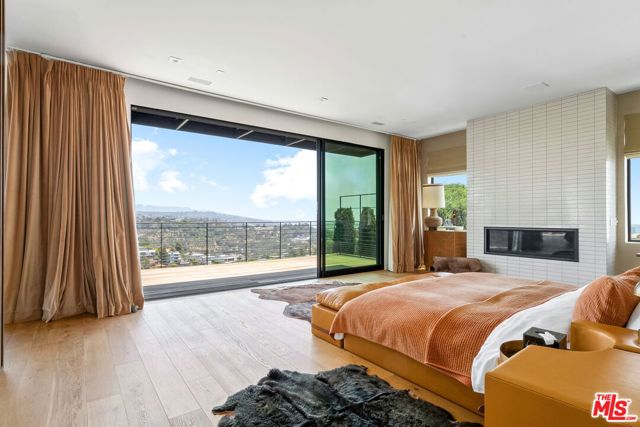 1030 Somera Road, Los Angeles CA: https://media.crmls.org/mediaz/bab62eec-4299-4940-939c-ed67fc7a2574.jpg