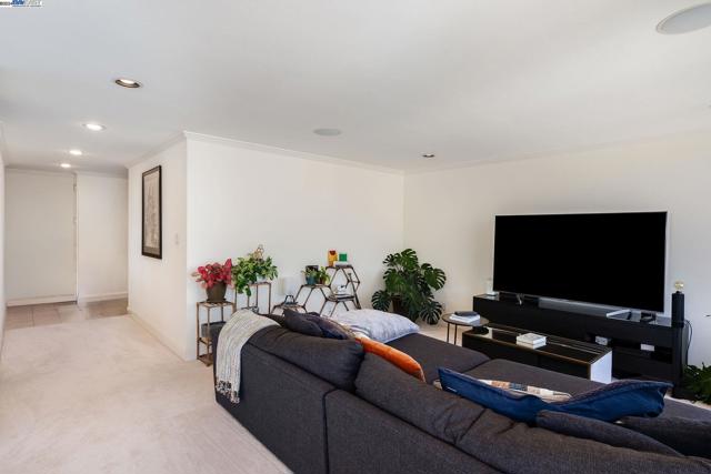 Image 17 of 50 For 565 Bellevue  1903