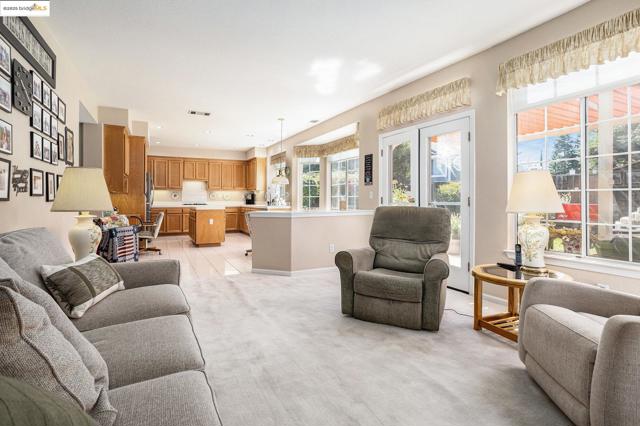 4704 Crestone Needle Way, Antioch CA: https://media.crmls.org/mediaz/bab6528f-9838-4d1b-8205-03873e2ed02d.jpg