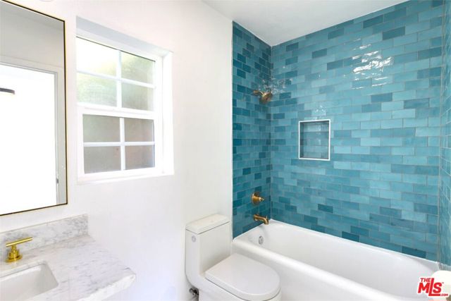 3365 Hamilton Way, Los Angeles CA: https://media.crmls.org/mediaz/bab66525-cb3b-4bbf-992a-4cb340c3c8ac.jpg