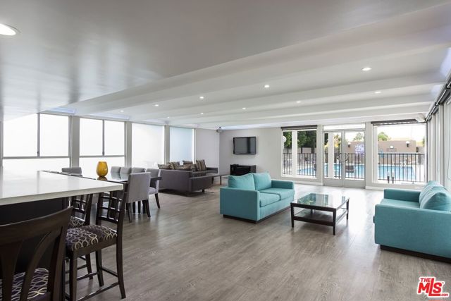 7250 Franklin Avenue, Los Angeles CA: https://media.crmls.org/mediaz/bab68bcd-7c66-4d6a-9c3c-be713b769208.jpg