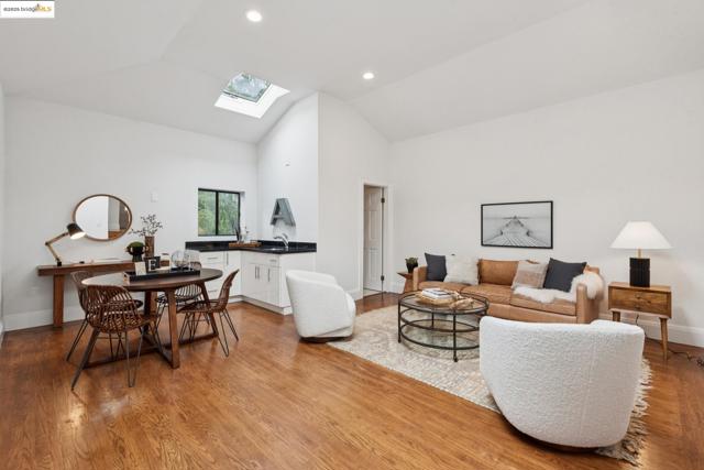 3 Craig Ave, Piedmont CA: https://media.crmls.org/mediaz/bab695d7-733a-4edc-bfbf-63cea5e62707.jpg