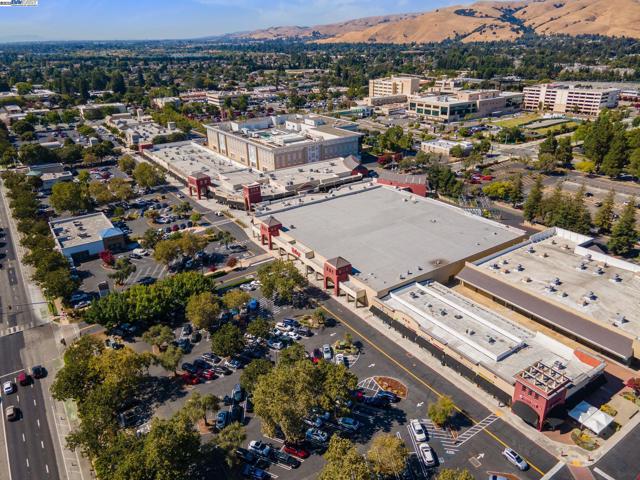 4403 Burke Way, Fremont CA: https://media.crmls.org/mediaz/bab6dbb8-3504-4829-829c-494743b23e3b.jpg