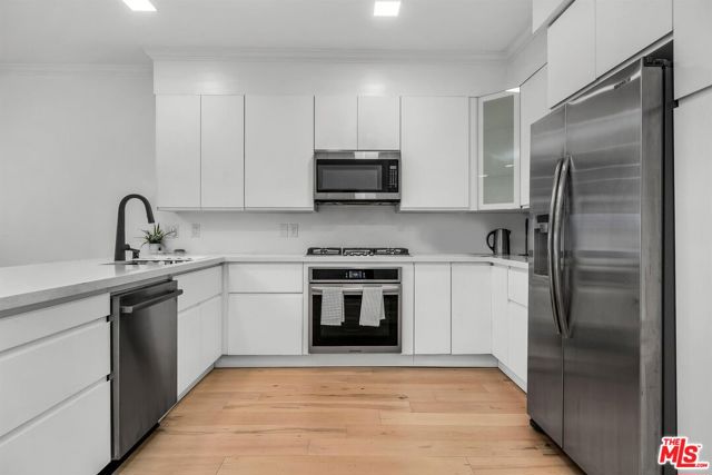 214 S Alexandria Avenue, Los Angeles CA: https://media.crmls.org/mediaz/bab7099f-dfad-42fc-a255-afae430ab132.jpg