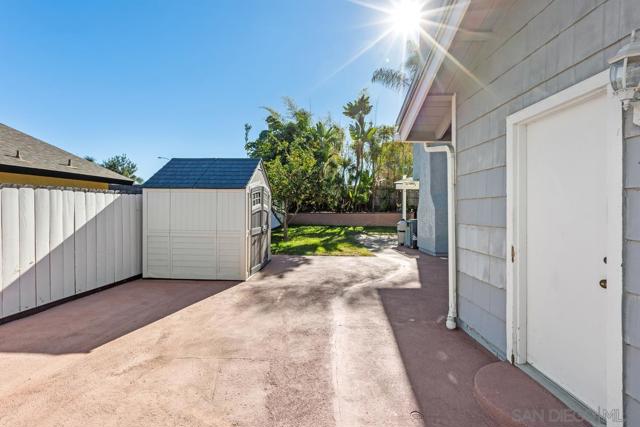 4475 Saint Andrews Place, Oceanside CA: https://media.crmls.org/mediaz/bab70b5b-9750-4fd2-8696-622e7367cd93.jpg