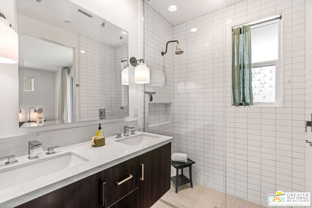 482 Paragon Loop, Palm Springs CA: https://media.crmls.org/mediaz/bab75947-6b7a-4017-8135-9a274e545110.jpg