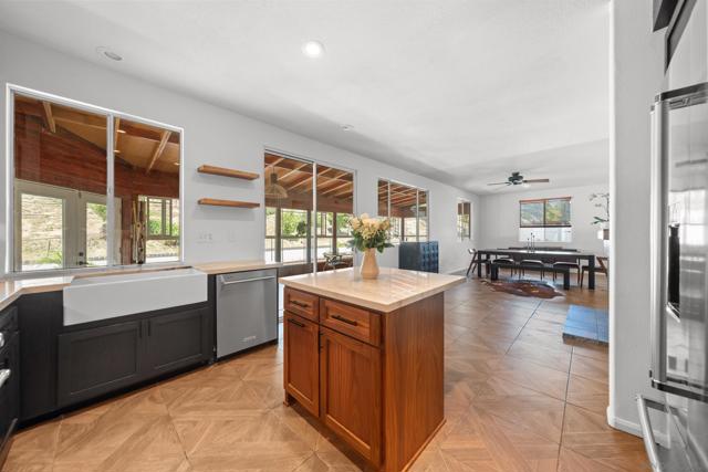32246 Cour Meyney, Temecula CA: https://media.crmls.org/mediaz/bab7639b-c3eb-41c0-9f6e-5b43148ce50b.jpg