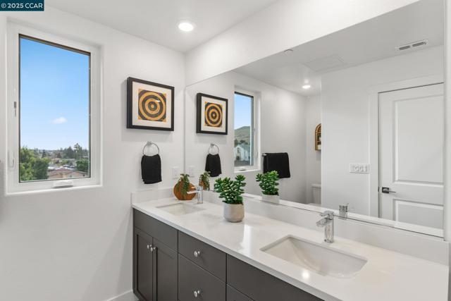 27276 Cosmo Ct, Hayward CA: https://media.crmls.org/mediaz/bab85726-00ea-4d0b-949a-1c9d467b314d.jpg