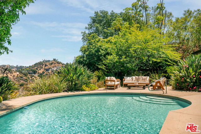 2700 Carmar Drive, Los Angeles CA: https://media.crmls.org/mediaz/bab8cb3b-72e2-4ed9-9513-d5ba5d5e913b.jpg