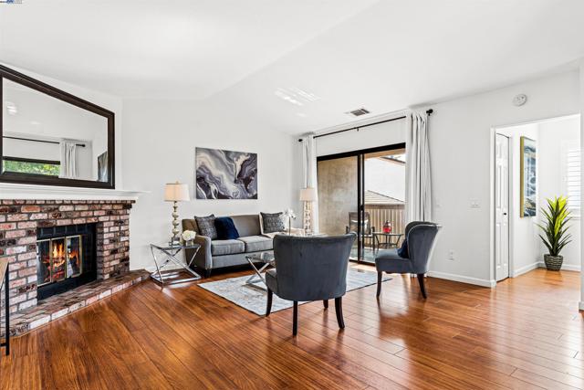 129 Ray St, Pleasanton CA: https://media.crmls.org/mediaz/bab8f8e1-8adb-4c16-86e8-60fdbdccad2b.jpg