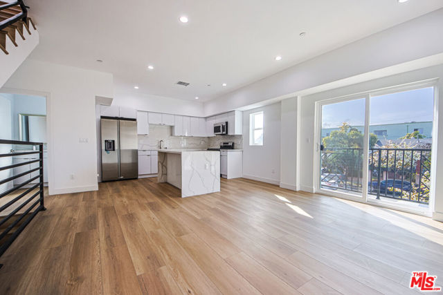 954 N Kingsley Drive, Los Angeles CA: https://media.crmls.org/mediaz/bab995cf-4fe5-4bb3-936b-f14d692798cc.jpg