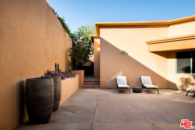 136 Netas Drive, Palm Desert CA: https://media.crmls.org/mediaz/bab99c82-2b43-4d96-bddc-1cb12d64d073.jpg