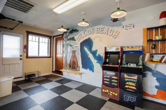 10 Maui Lane, Dillon Beach CA: https://media.crmls.org/mediaz/baba0c55-e943-45e0-8977-f812f97a600c.jpg