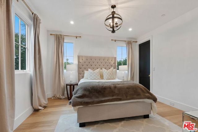 726 N Alta Vista Boulevard, Los Angeles CA: https://media.crmls.org/mediaz/baba448a-6518-4c0e-bc07-aafc949ba9be.jpg