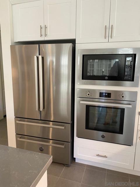 8005 Chalet Ln, Garden Grove CA: https://media.crmls.org/mediaz/bababf72-8001-4474-b076-16d1e2af3b49.jpg