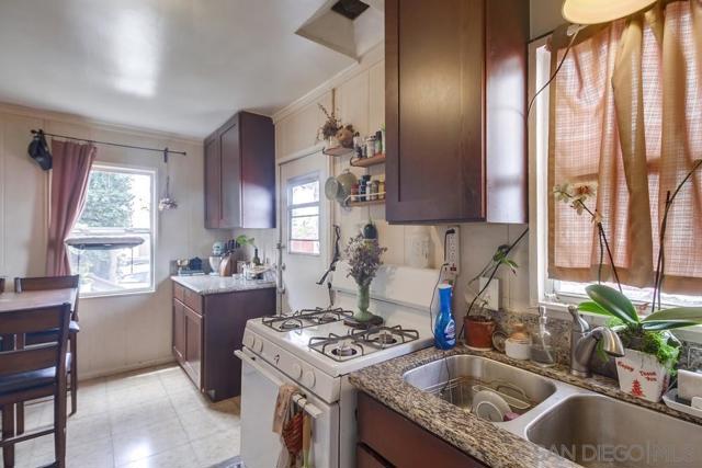 2119 Bacon St, San Diego CA: https://media.crmls.org/mediaz/babad0a2-f8b9-40c9-a156-28903eee6957.jpg
