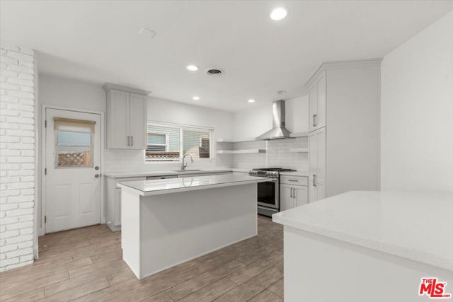 262 Macdonald Street, Pasadena CA: https://media.crmls.org/mediaz/babb27cc-65a3-4435-8148-a4902ec6c7d9.jpg