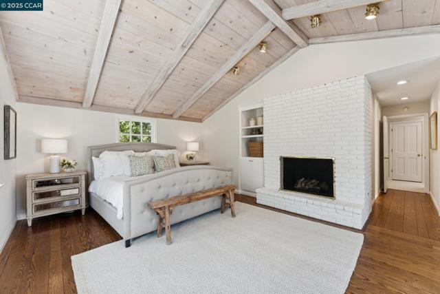 645 Los Palos Dr, Lafayette CA: https://media.crmls.org/mediaz/babb66dc-f1a2-49a1-8ca3-48c81e45a5a9.jpg