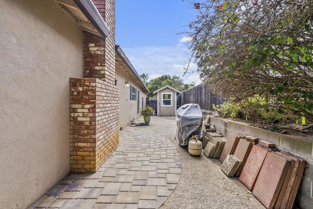 9355 Canyon Oak Road, Salinas CA: https://media.crmls.org/mediaz/babbc6c8-d558-46d2-a88e-8cacad860ff9.jpg