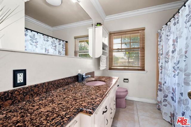 9253 Hayvenhurst Avenue, North Hills CA: https://media.crmls.org/mediaz/babc14ef-eb01-4e9b-8574-28c3e587c6e7.jpg