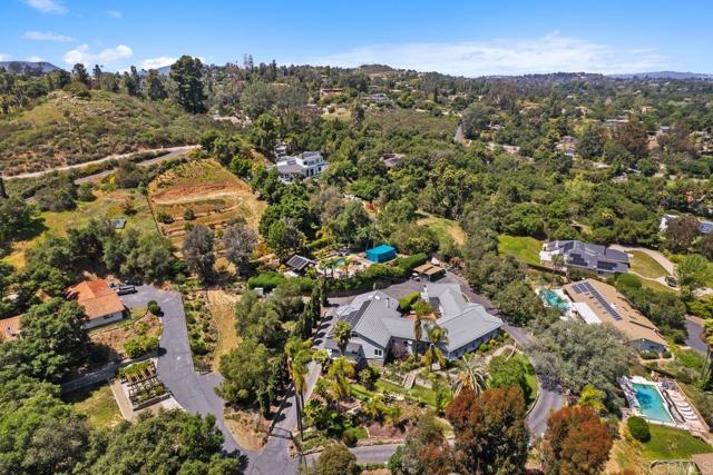 713 Quiet Hills Farm Road, Escondido CA: https://media.crmls.org/mediaz/babc6be7-8a17-43d4-b44b-593daee3d3ee.jpg