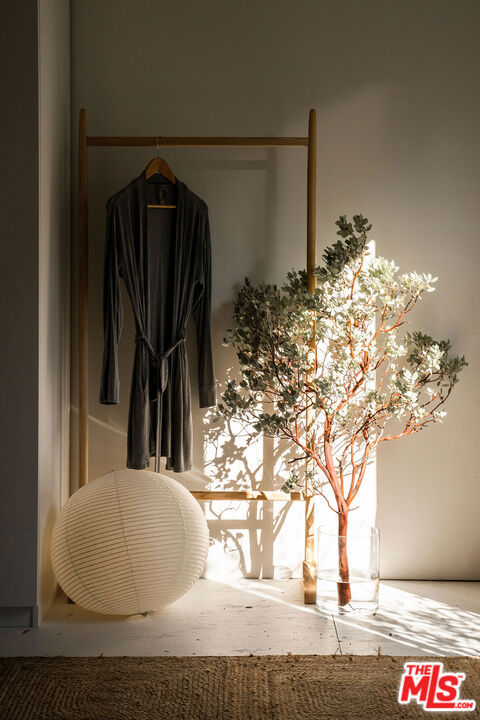 https://media.crmls.org/mediaz/babc78d6-ee1b-4998-8370-a716aa0a5678.jpg?preset=X-Large