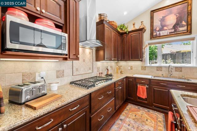 3121 Del Oceano Dr, Lafayette CA: https://media.crmls.org/mediaz/babcc3c6-b6ba-4e7a-a6b1-ab8ec71bb5b0.jpg