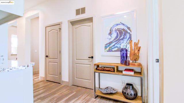 881 Inverness Ln, Brentwood CA: https://media.crmls.org/mediaz/babd6cfc-1b92-461e-8894-280fdb558b17.jpg
