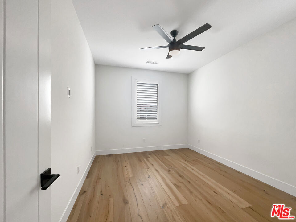 https://media.crmls.org/mediaz/babdb834-3481-42e0-9f96-6f6b7d121fe1.jpg?preset=X-Large