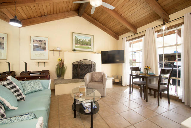 52404 Avenida Rubio, La Quinta CA: https://media.crmls.org/mediaz/babdc076-8808-4e77-8ee4-61ece2f26ffc.jpg