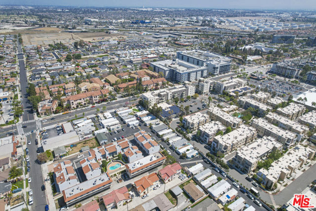 552 E Carson Street, Carson CA: https://media.crmls.org/mediaz/babe6256-935b-407b-a75b-0d347607f0a7.jpg
